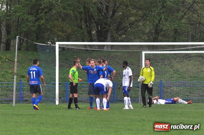 Zdjęcie w galerii na portalu naszraciborz.pl: Nerwowo, ale szczęśliwie. Unia wygrywa ze Spójnią Landek wiadomości z regionu
