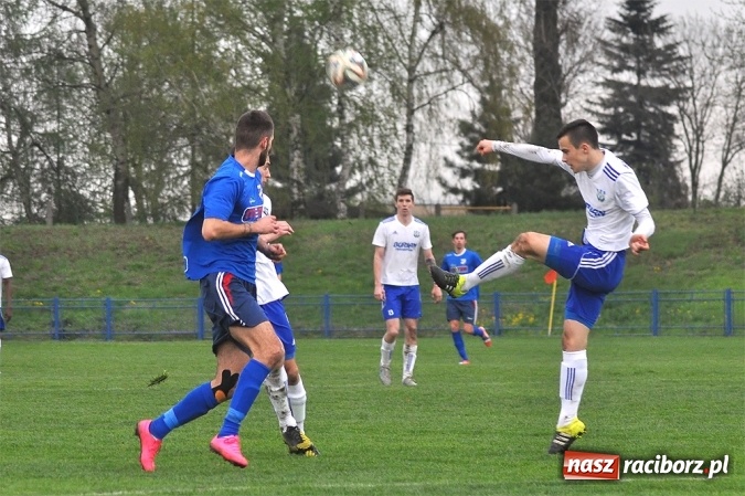 Zdjęcie w galerii na portalu naszraciborz.pl: Nerwowo, ale szczęśliwie. Unia wygrywa ze Spójnią Landek wiadomości z regionu