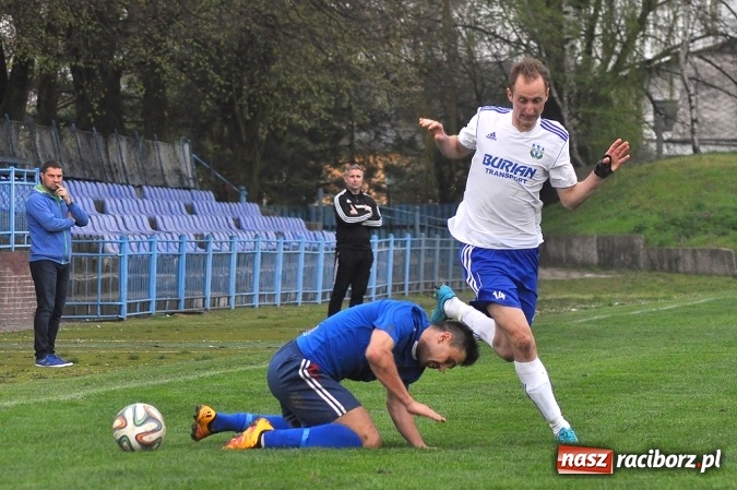 Zdjęcie w galerii na portalu naszraciborz.pl: Nerwowo, ale szczęśliwie. Unia wygrywa ze Spójnią Landek wiadomości z regionu