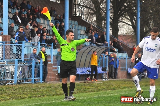Zdjęcie w galerii na portalu naszraciborz.pl: Nerwowo, ale szczęśliwie. Unia wygrywa ze Spójnią Landek wiadomości z regionu