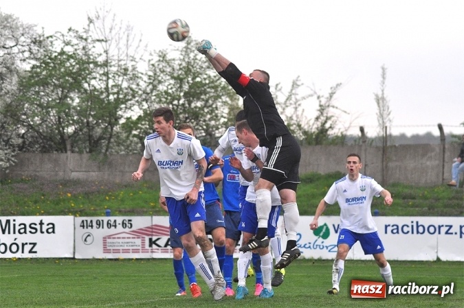 Zdjęcie w galerii na portalu naszraciborz.pl: Nerwowo, ale szczęśliwie. Unia wygrywa ze Spójnią Landek wiadomości z regionu
