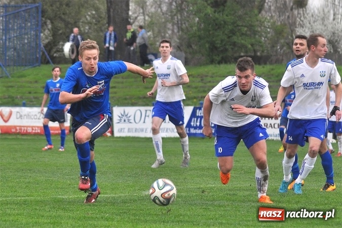 Zdjęcie w galerii na portalu naszraciborz.pl: Nerwowo, ale szczęśliwie. Unia wygrywa ze Spójnią Landek wiadomości z regionu