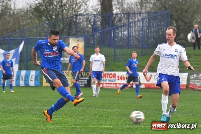 Zdjęcie w galerii na portalu naszraciborz.pl: Nerwowo, ale szczęśliwie. Unia wygrywa ze Spójnią Landek wiadomości z regionu