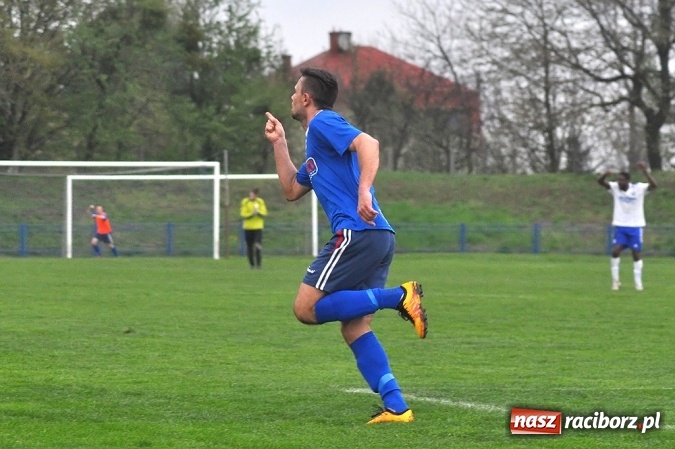 Zdjęcie w galerii na portalu naszraciborz.pl: Nerwowo, ale szczęśliwie. Unia wygrywa ze Spójnią Landek wiadomości z regionu