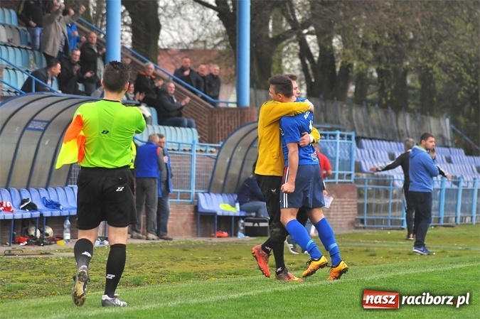 Zdjęcie w galerii na portalu naszraciborz.pl: Nerwowo, ale szczęśliwie. Unia wygrywa ze Spójnią Landek wiadomości z regionu
