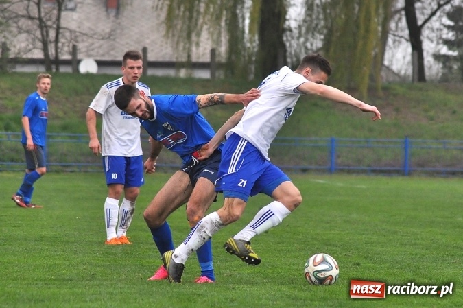 Zdjęcie w galerii na portalu naszraciborz.pl: Nerwowo, ale szczęśliwie. Unia wygrywa ze Spójnią Landek wiadomości z regionu
