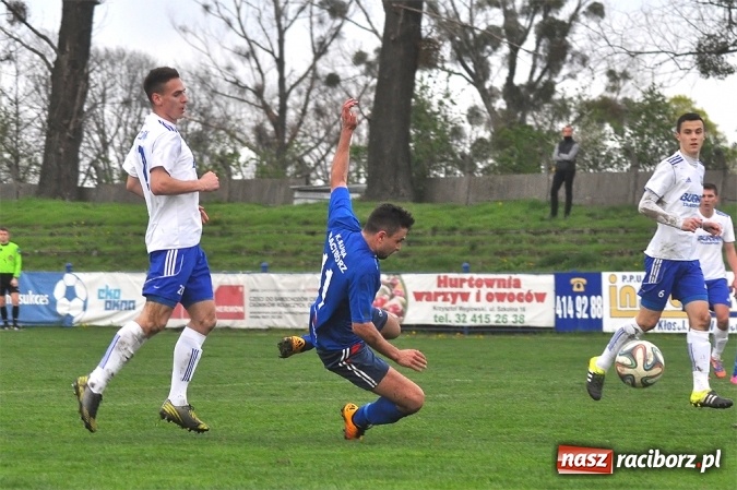 Zdjęcie w galerii na portalu naszraciborz.pl: Nerwowo, ale szczęśliwie. Unia wygrywa ze Spójnią Landek wiadomości z regionu