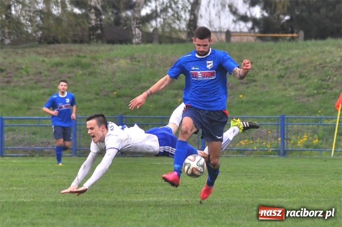 Zdjęcie w galerii na portalu naszraciborz.pl: Nerwowo, ale szczęśliwie. Unia wygrywa ze Spójnią Landek wiadomości z regionu