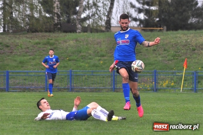 Zdjęcie w galerii na portalu naszraciborz.pl: Nerwowo, ale szczęśliwie. Unia wygrywa ze Spójnią Landek wiadomości z regionu