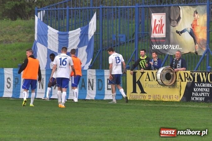 Zdjęcie w galerii na portalu naszraciborz.pl: Nerwowo, ale szczęśliwie. Unia wygrywa ze Spójnią Landek wiadomości z regionu