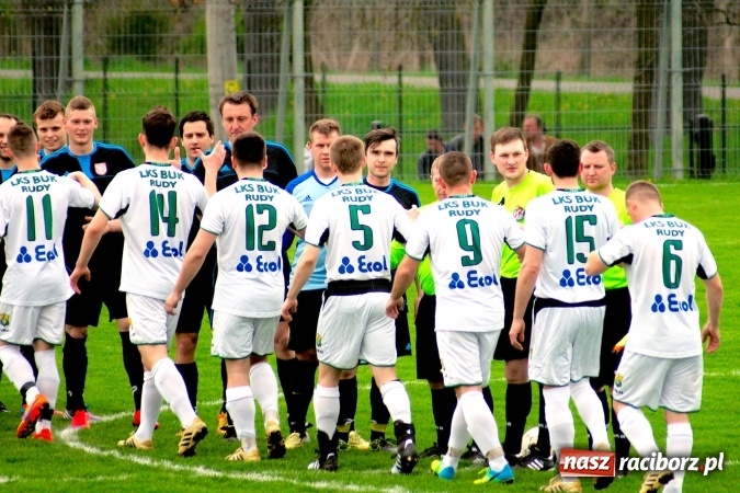 Zdjęcie w galerii na portalu naszraciborz.pl: Bezbarwny remis przy Tuwima. Zmiana lidera A klasy wiadomości z regionu