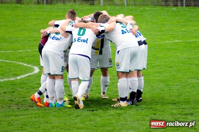 Zdjęcie w galerii na portalu naszraciborz.pl: Bezbarwny remis przy Tuwima. Zmiana lidera A klasy wiadomości z regionu