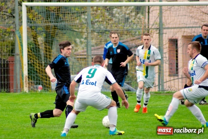 Zdjęcie w galerii na portalu naszraciborz.pl: Bezbarwny remis przy Tuwima. Zmiana lidera A klasy wiadomości z regionu