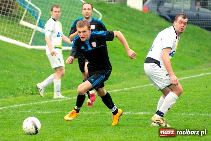 Zdjęcie w galerii na portalu naszraciborz.pl: Bezbarwny remis przy Tuwima. Zmiana lidera A klasy wiadomości z regionu