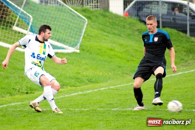 Zdjęcie w galerii na portalu naszraciborz.pl: Bezbarwny remis przy Tuwima. Zmiana lidera A klasy wiadomości z regionu