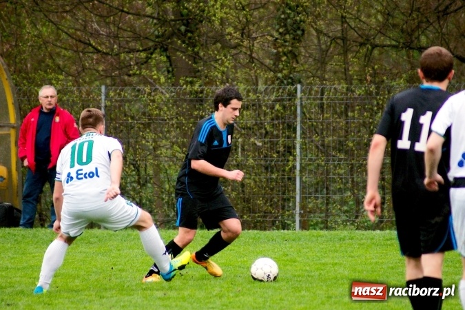 Zdjęcie w galerii na portalu naszraciborz.pl: Bezbarwny remis przy Tuwima. Zmiana lidera A klasy wiadomości z regionu