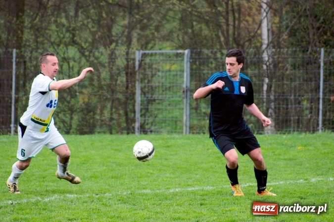 Zdjęcie w galerii na portalu naszraciborz.pl: Bezbarwny remis przy Tuwima. Zmiana lidera A klasy wiadomości z regionu