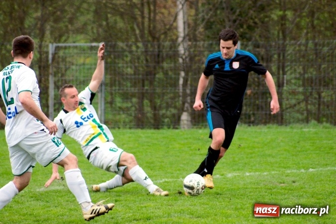 Zdjęcie w galerii na portalu naszraciborz.pl: Bezbarwny remis przy Tuwima. Zmiana lidera A klasy wiadomości z regionu