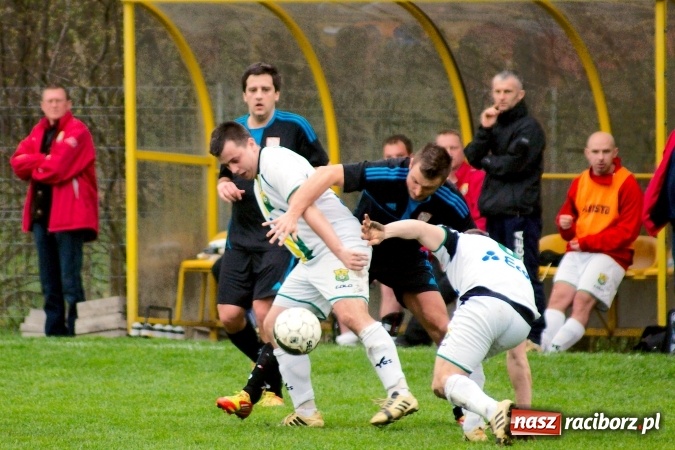 Zdjęcie w galerii na portalu naszraciborz.pl: Bezbarwny remis przy Tuwima. Zmiana lidera A klasy wiadomości z regionu