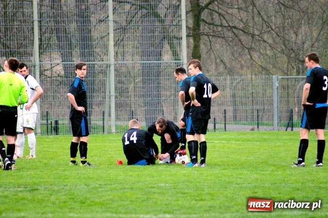 Zdjęcie w galerii na portalu naszraciborz.pl: Bezbarwny remis przy Tuwima. Zmiana lidera A klasy wiadomości z regionu