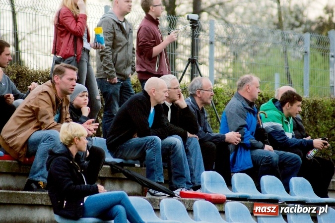 Zdjęcie w galerii na portalu naszraciborz.pl: Bezbarwny remis przy Tuwima. Zmiana lidera A klasy wiadomości z regionu