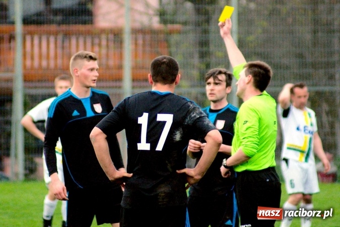 Zdjęcie w galerii na portalu naszraciborz.pl: Bezbarwny remis przy Tuwima. Zmiana lidera A klasy wiadomości z regionu