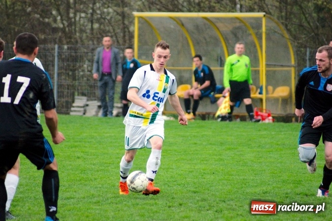 Zdjęcie w galerii na portalu naszraciborz.pl: Bezbarwny remis przy Tuwima. Zmiana lidera A klasy wiadomości z regionu