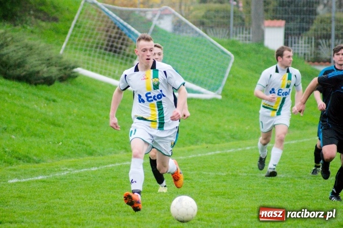 Zdjęcie w galerii na portalu naszraciborz.pl: Bezbarwny remis przy Tuwima. Zmiana lidera A klasy wiadomości z regionu