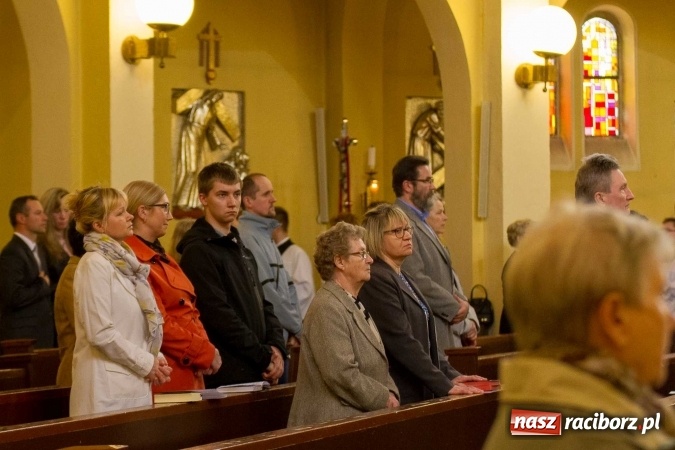 Zdjęcie w galerii na portalu naszraciborz.pl: Msza św. trydencka solenna z okazji 1050-lecia Chrztu Polski - niezwykłe piękno łacińskiej liturgii w kościele NSPJ w Raciborzu wiadomości z regionu