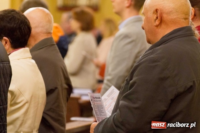 Zdjęcie w galerii na portalu naszraciborz.pl: Msza św. trydencka solenna z okazji 1050-lecia Chrztu Polski - niezwykłe piękno łacińskiej liturgii w kościele NSPJ w Raciborzu wiadomości z regionu