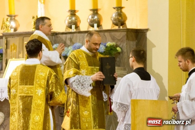 Zdjęcie w galerii na portalu naszraciborz.pl: Msza św. trydencka solenna z okazji 1050-lecia Chrztu Polski - niezwykłe piękno łacińskiej liturgii w kościele NSPJ w Raciborzu wiadomości z regionu