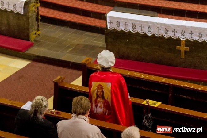 Zdjęcie w galerii na portalu naszraciborz.pl: Msza św. trydencka solenna z okazji 1050-lecia Chrztu Polski - niezwykłe piękno łacińskiej liturgii w kościele NSPJ w Raciborzu wiadomości z regionu