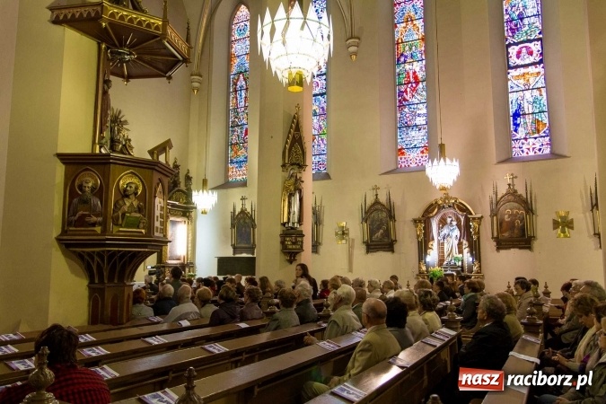 Zdjęcie w galerii na portalu naszraciborz.pl: 1050-lecie Chrztu Polski. Atlantyda oraz Vivo zaśpiewały w kościele farnym wiadomości z regionu