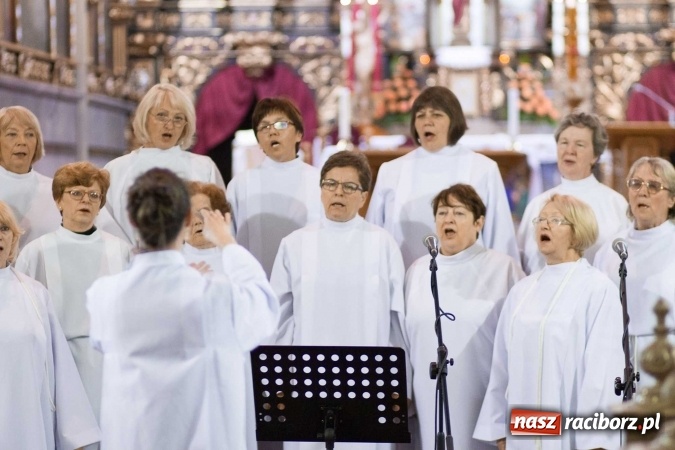 Zdjęcie w galerii na portalu naszraciborz.pl: 1050-lecie Chrztu Polski. Atlantyda oraz Vivo zaśpiewały w kościele farnym wiadomości z regionu