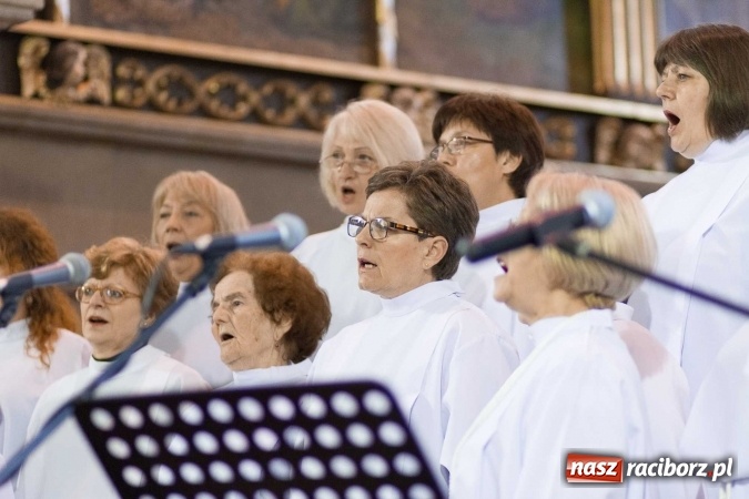 Zdjęcie w galerii na portalu naszraciborz.pl: 1050-lecie Chrztu Polski. Atlantyda oraz Vivo zaśpiewały w kościele farnym wiadomości z regionu