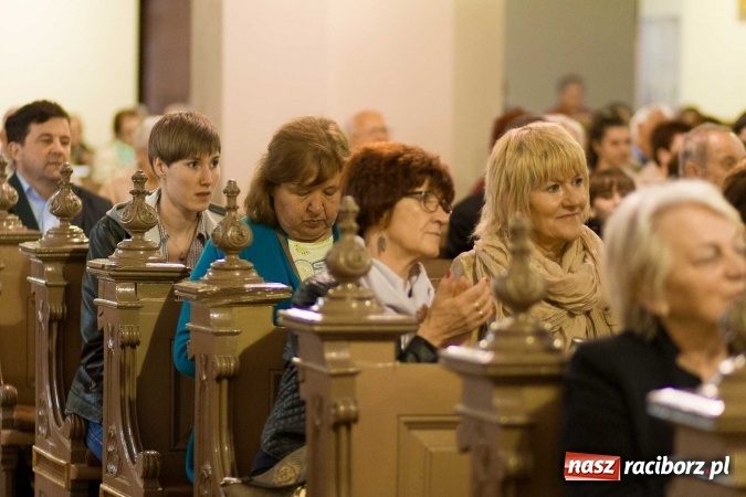 Zdjęcie w galerii na portalu naszraciborz.pl: 1050-lecie Chrztu Polski. Atlantyda oraz Vivo zaśpiewały w kościele farnym wiadomości z regionu