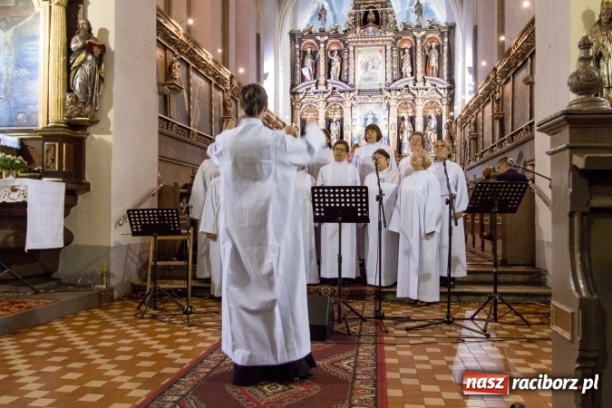 Zdjęcie w galerii na portalu naszraciborz.pl: 1050-lecie Chrztu Polski. Atlantyda oraz Vivo zaśpiewały w kościele farnym wiadomości z regionu