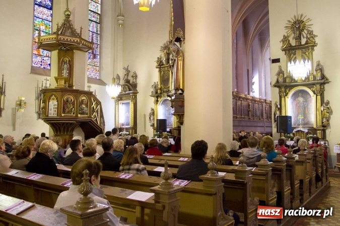 Zdjęcie w galerii na portalu naszraciborz.pl: 1050-lecie Chrztu Polski. Atlantyda oraz Vivo zaśpiewały w kościele farnym wiadomości z regionu