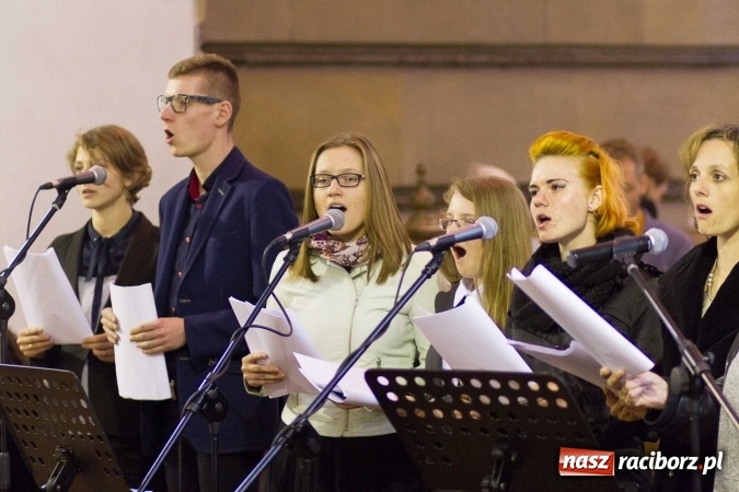 Zdjęcie w galerii na portalu naszraciborz.pl: 1050-lecie Chrztu Polski. Atlantyda oraz Vivo zaśpiewały w kościele farnym wiadomości z regionu