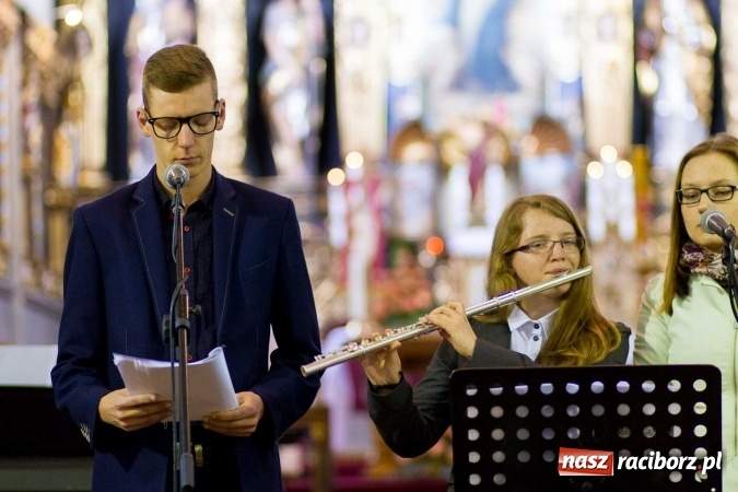 Zdjęcie w galerii na portalu naszraciborz.pl: 1050-lecie Chrztu Polski. Atlantyda oraz Vivo zaśpiewały w kościele farnym wiadomości z regionu
