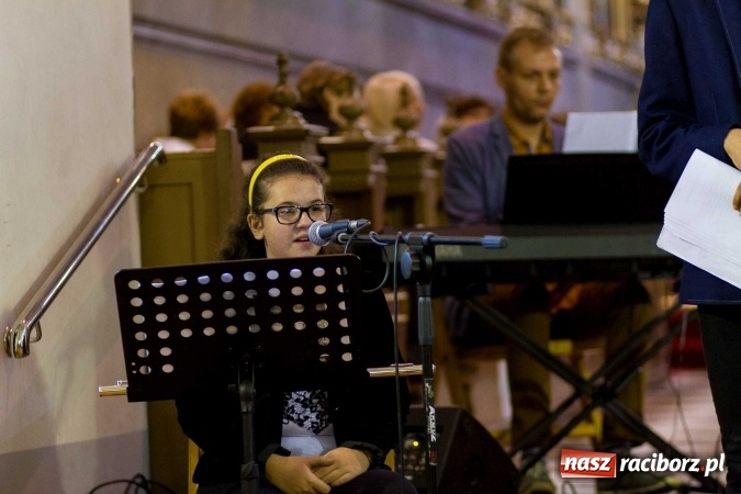 Zdjęcie w galerii na portalu naszraciborz.pl: 1050-lecie Chrztu Polski. Atlantyda oraz Vivo zaśpiewały w kościele farnym wiadomości z regionu
