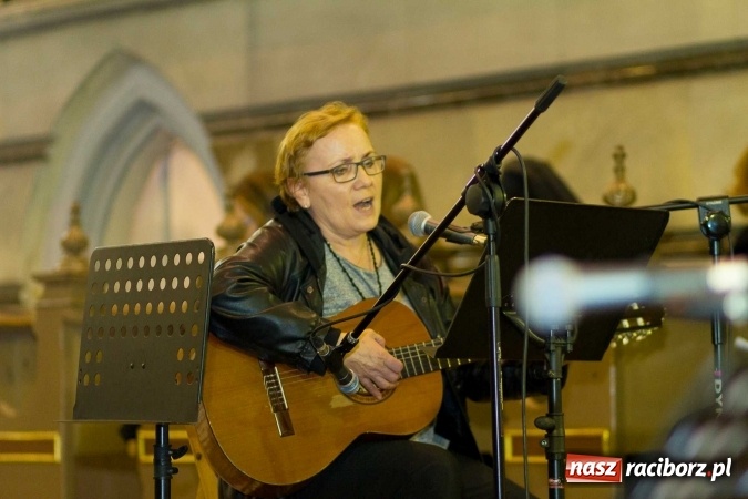 Zdjęcie w galerii na portalu naszraciborz.pl: 1050-lecie Chrztu Polski. Atlantyda oraz Vivo zaśpiewały w kościele farnym wiadomości z regionu