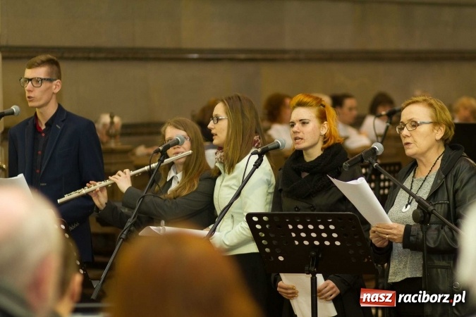 Zdjęcie w galerii na portalu naszraciborz.pl: 1050-lecie Chrztu Polski. Atlantyda oraz Vivo zaśpiewały w kościele farnym wiadomości z regionu