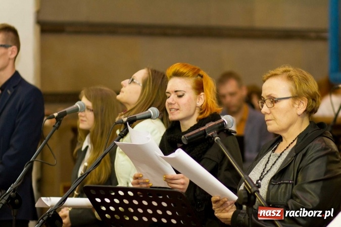 Zdjęcie w galerii na portalu naszraciborz.pl: 1050-lecie Chrztu Polski. Atlantyda oraz Vivo zaśpiewały w kościele farnym wiadomości z regionu