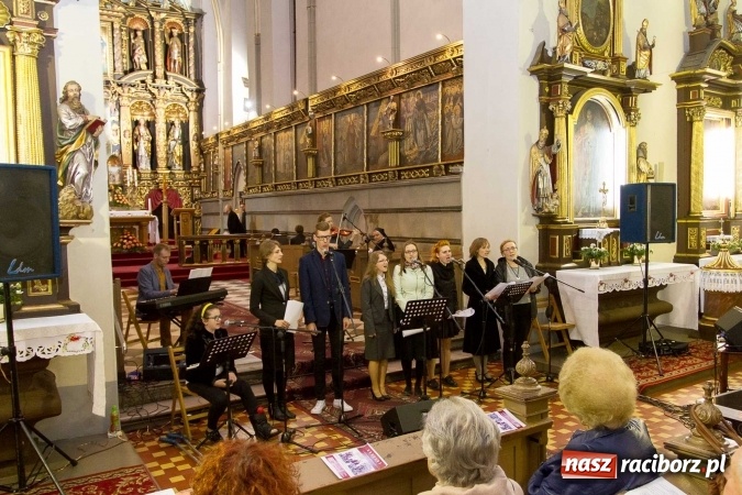Zdjęcie w galerii na portalu naszraciborz.pl: 1050-lecie Chrztu Polski. Atlantyda oraz Vivo zaśpiewały w kościele farnym wiadomości z regionu
