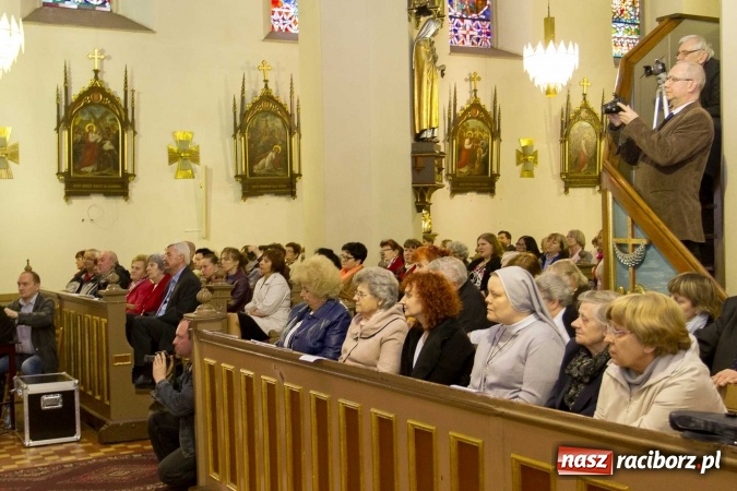 Zdjęcie w galerii na portalu naszraciborz.pl: 1050-lecie Chrztu Polski. Atlantyda oraz Vivo zaśpiewały w kościele farnym wiadomości z regionu