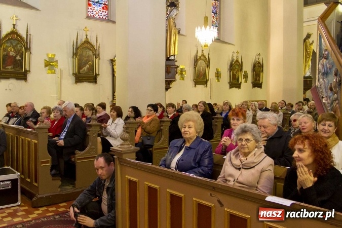 Zdjęcie w galerii na portalu naszraciborz.pl: 1050-lecie Chrztu Polski. Atlantyda oraz Vivo zaśpiewały w kościele farnym wiadomości z regionu