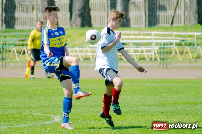 Zdjęcie w galerii na portalu naszraciborz.pl: Dwa oblicza Ikara. Strzały z dystansu sposobem na kuźniańską Stal wiadomości z regionu