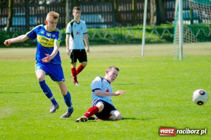 Zdjęcie w galerii na portalu naszraciborz.pl: Dwa oblicza Ikara. Strzały z dystansu sposobem na kuźniańską Stal wiadomości z regionu
