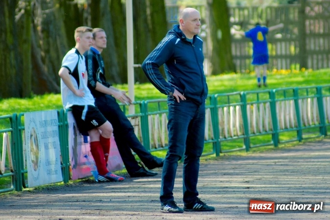 Zdjęcie w galerii na portalu naszraciborz.pl: Dwa oblicza Ikara. Strzały z dystansu sposobem na kuźniańską Stal wiadomości z regionu